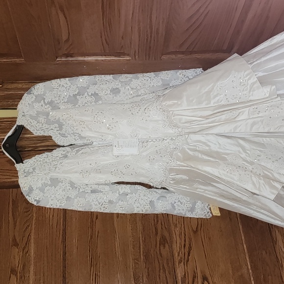 Vtg Stunning Victorian silk  Wedding gown sold as is - Picture 7 of 12